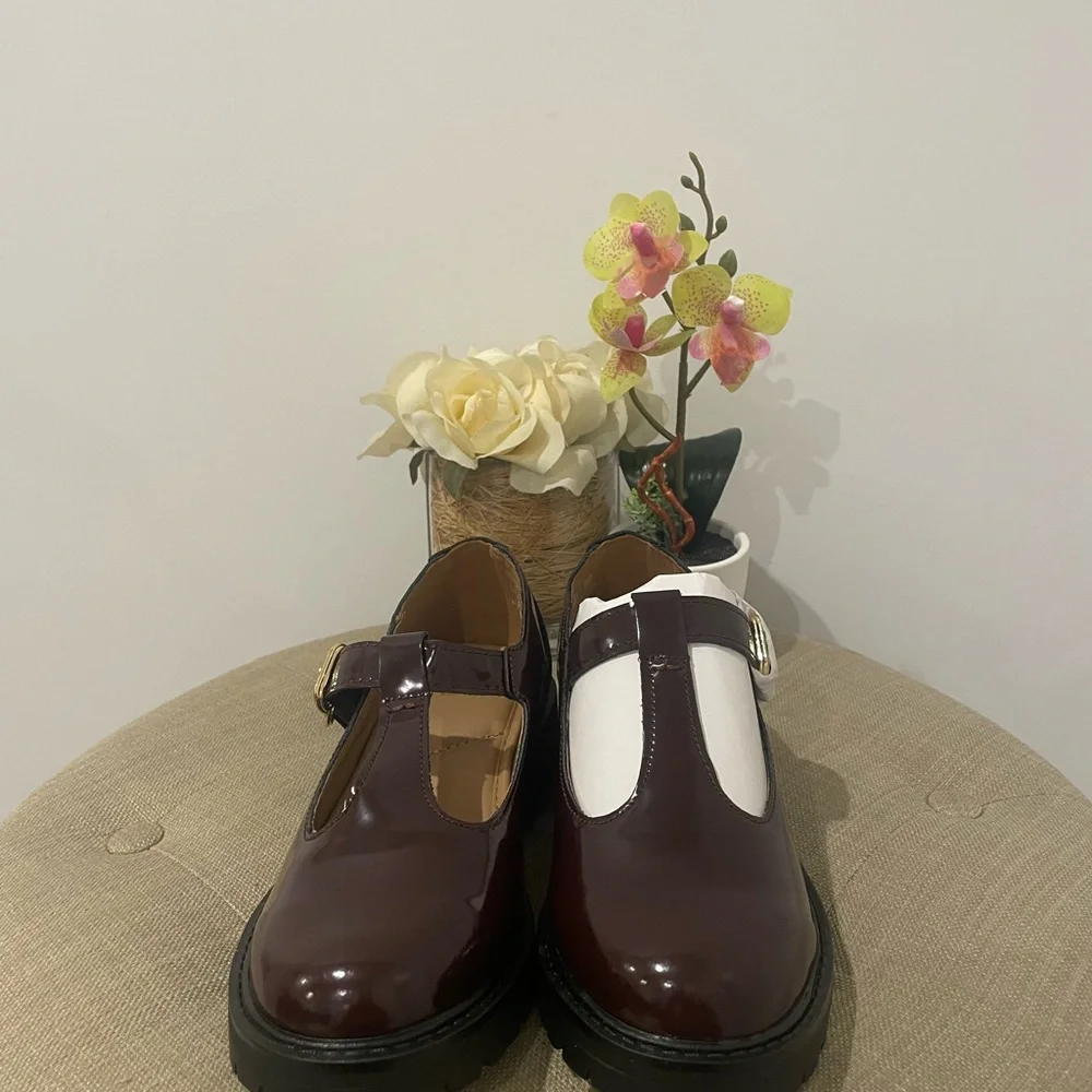 *New* Sam Edelman Burgundy and Gold T-Strap Kids Shoes - Picture 2 of 14